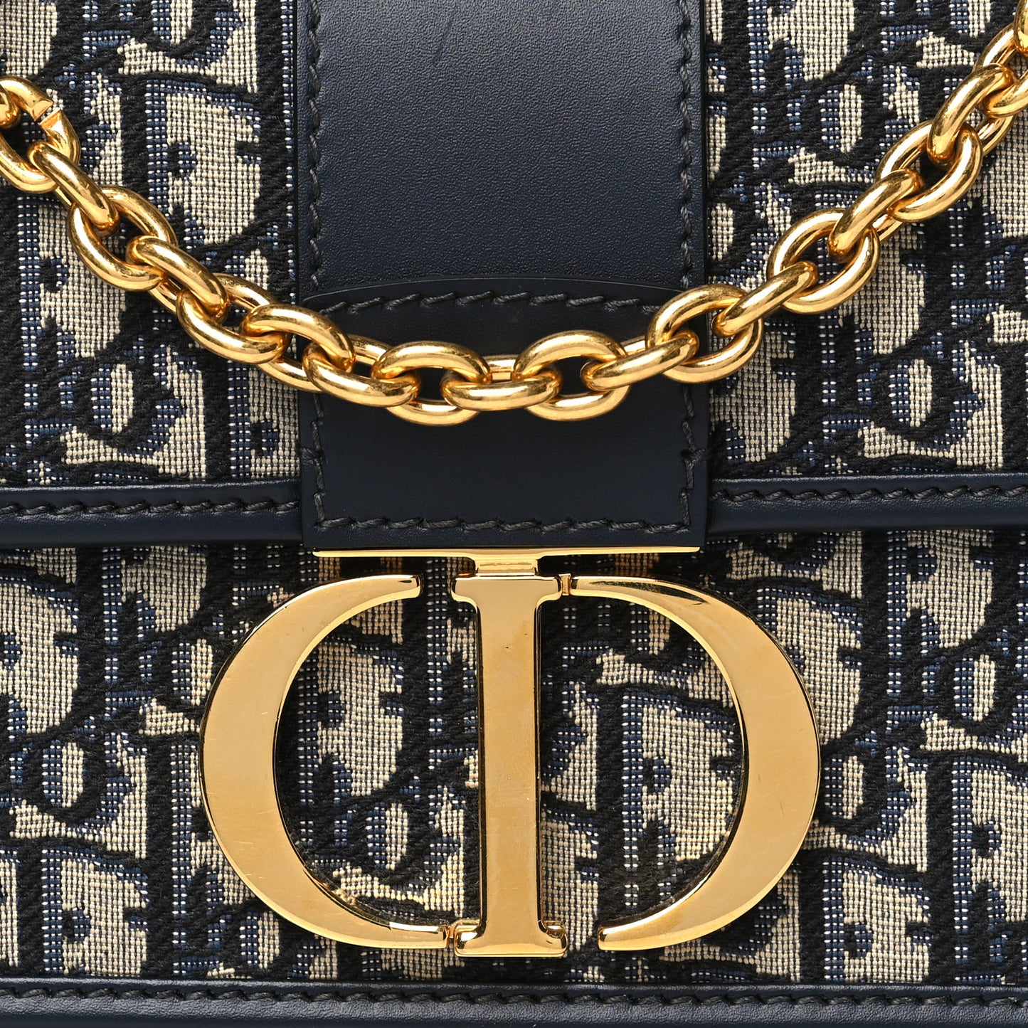 Oblique 30 Montaigne Chain Flap Bag Blue