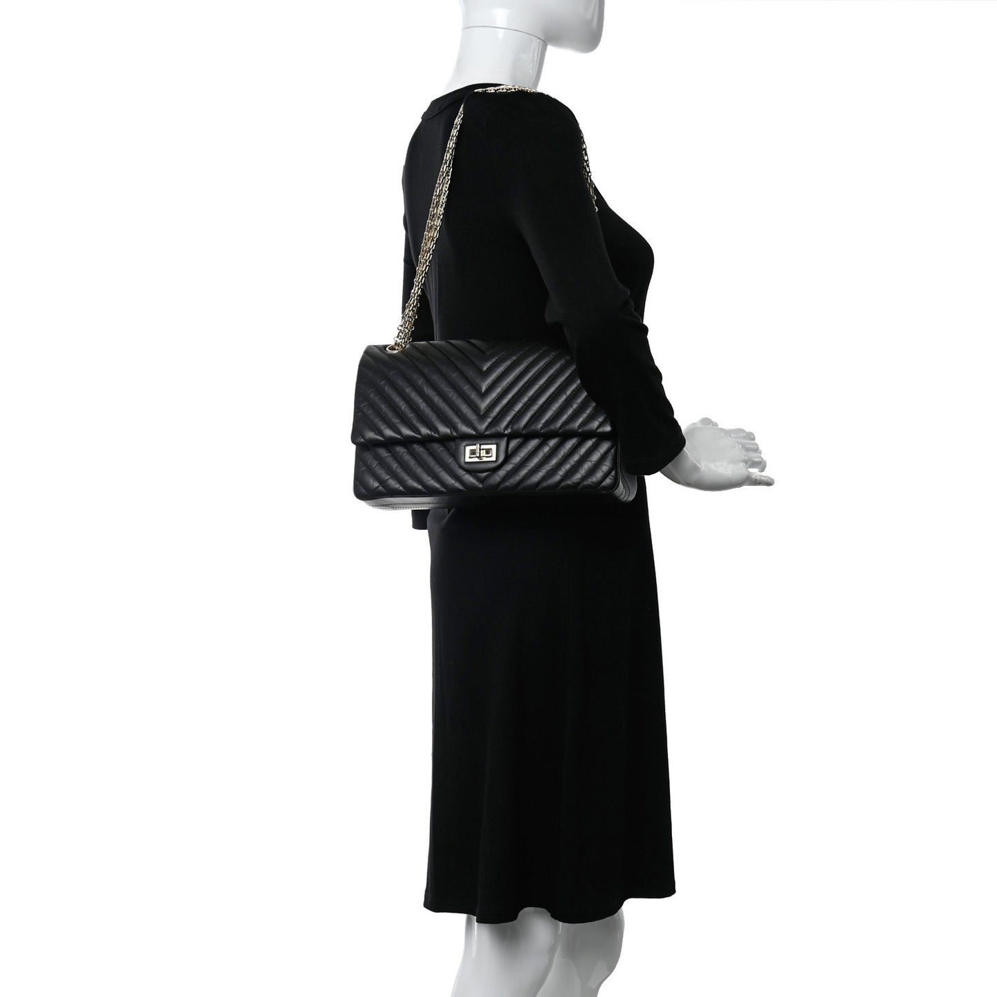 Aged Calfskin Chevron Quilted 2.55 Reissue 226 Flap Black
