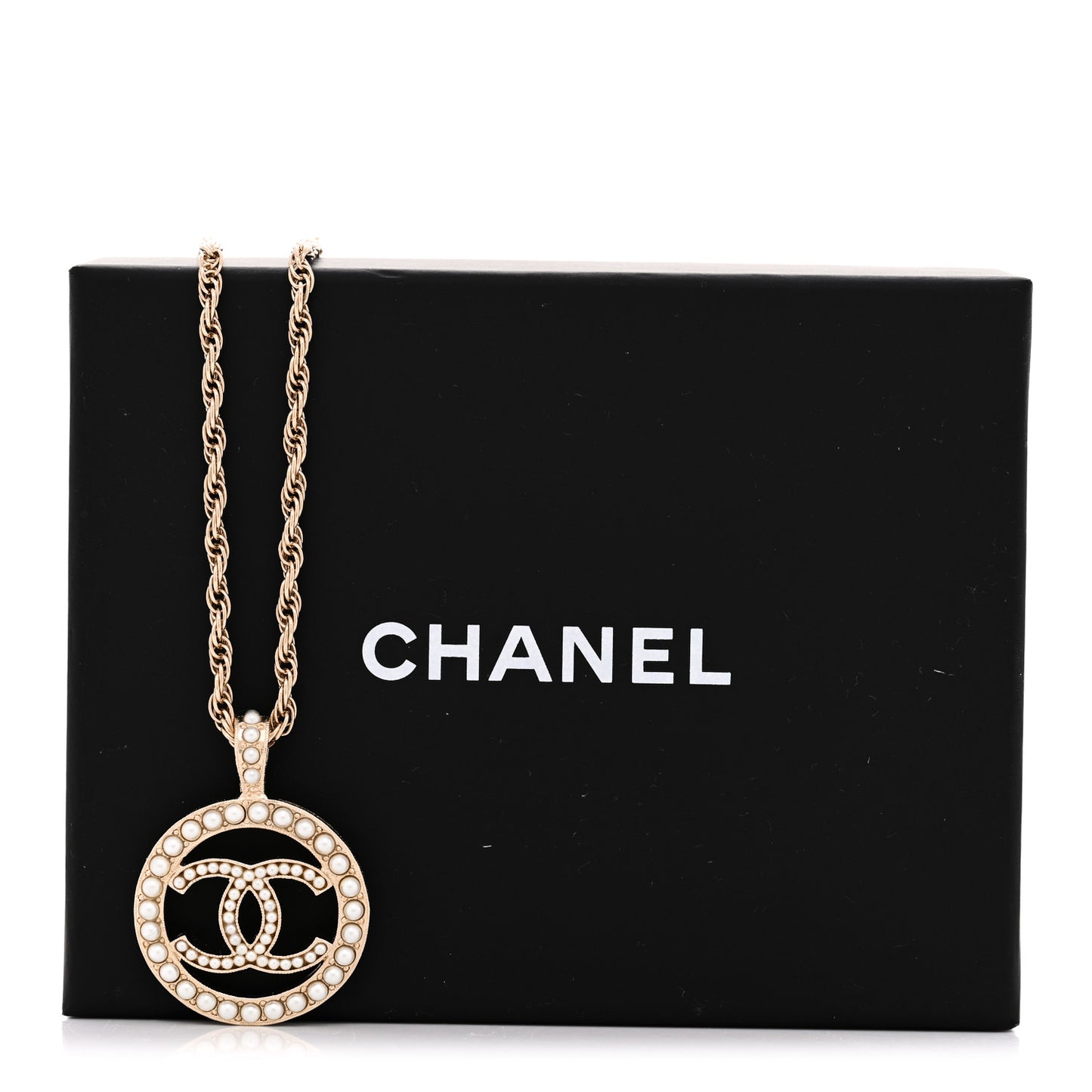 Pearl CC Round Pendant Necklace Gold