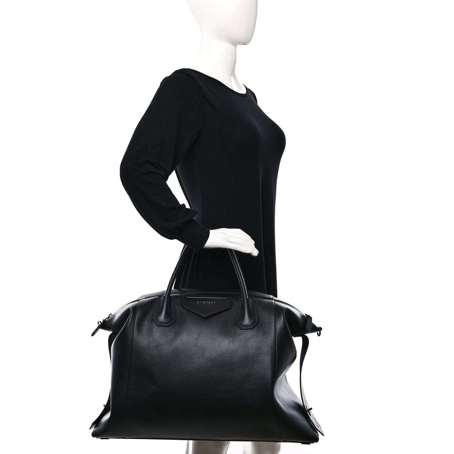 Smooth Calfskin Large Soft Antigona Black