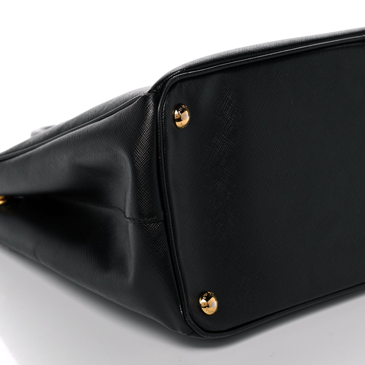 Saffiano Medium Galleria Double Zip Tote Black