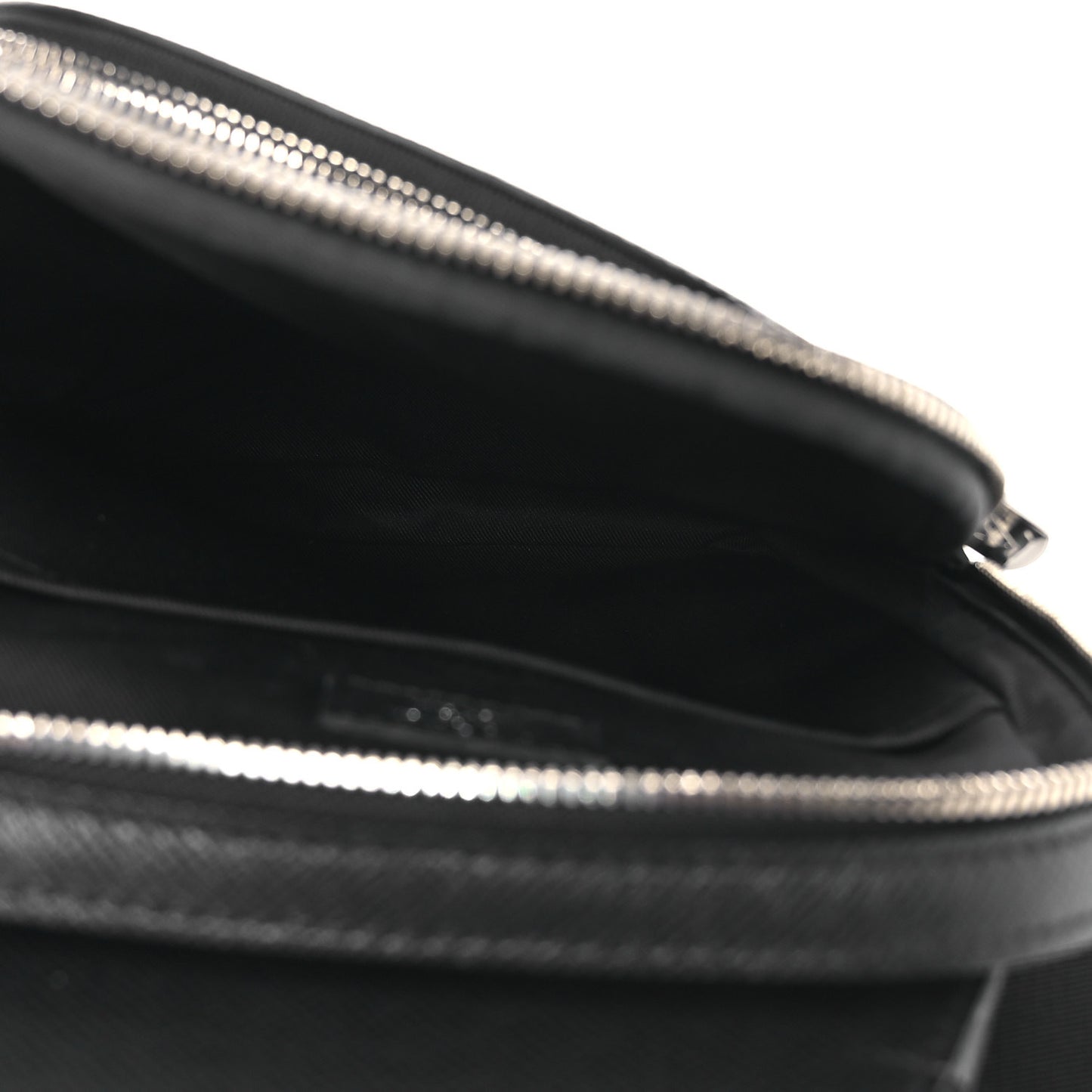 Taiga Avenue Sling Bag NM Black