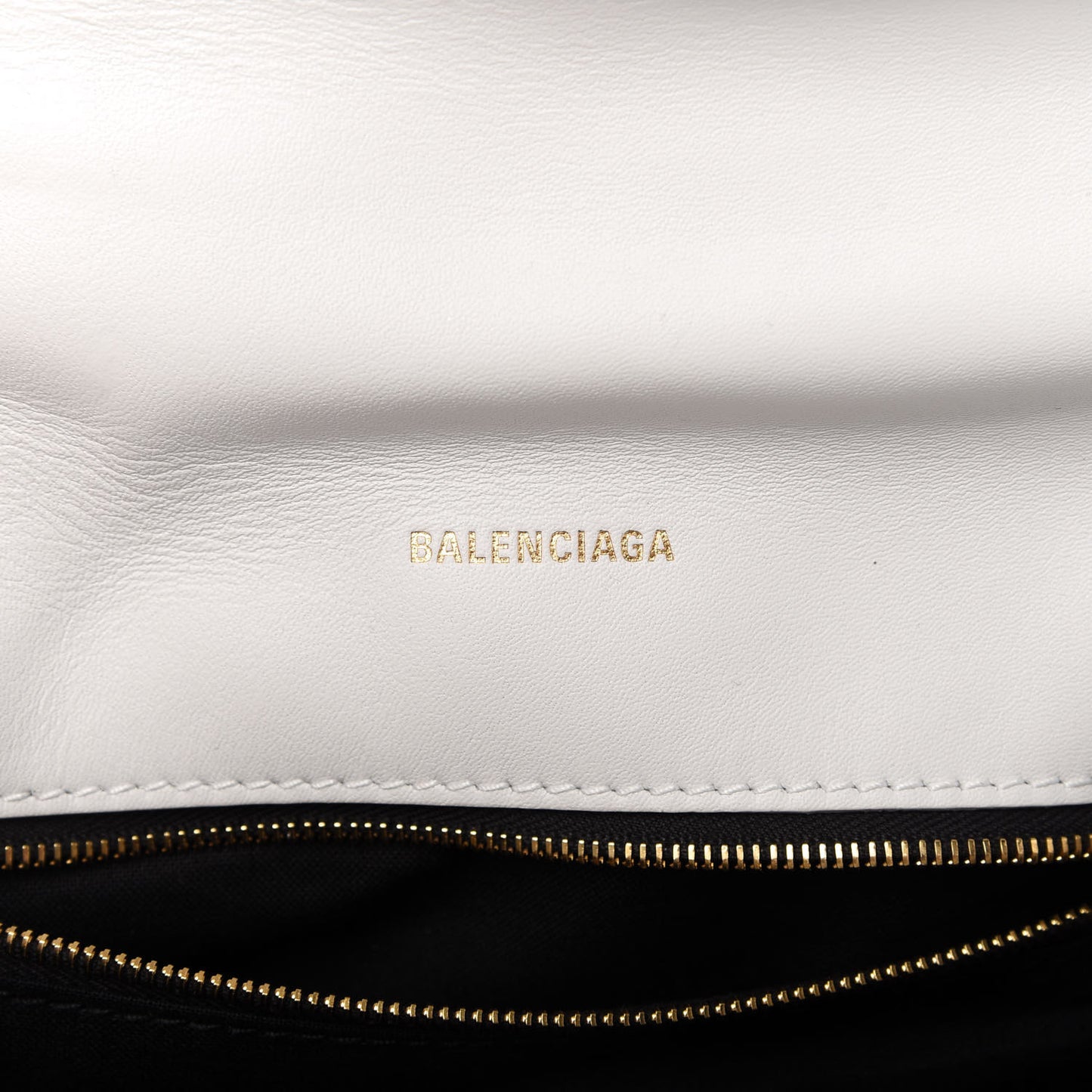 Nappa Calfskin Quilted Touch B Puffy Clutch White