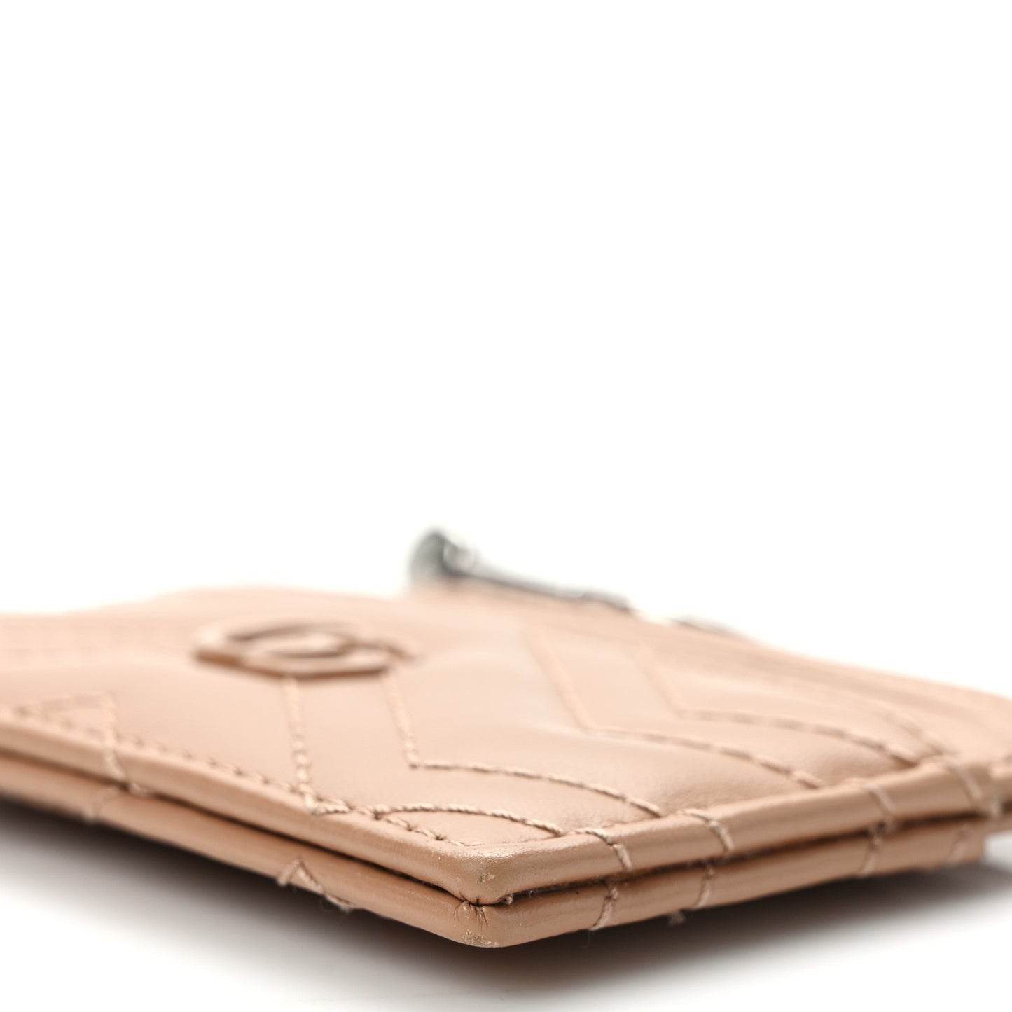 Calfskin Matelasse Monochrome GG Marmont Key Case Card Holder Camelia