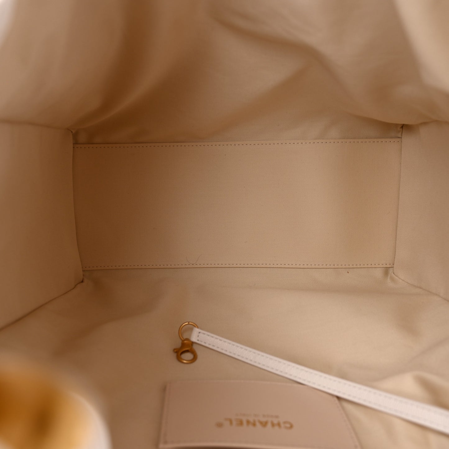 Caviar Quilted Medium Chanel 25 Handbag White
