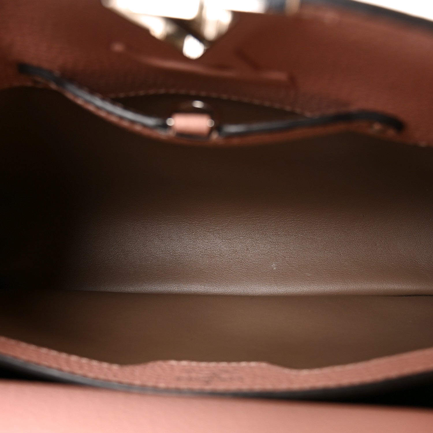 Louis Vuitton Taurillon Snakeskin Capucines PM Magnolia 5 of 9