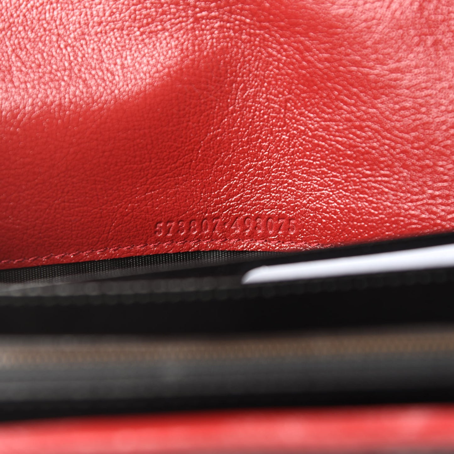 Vintage Effect Calfskin Matelasse Diagonal Torchon GG Marmont Chain Wallet Black Romantic Cherry