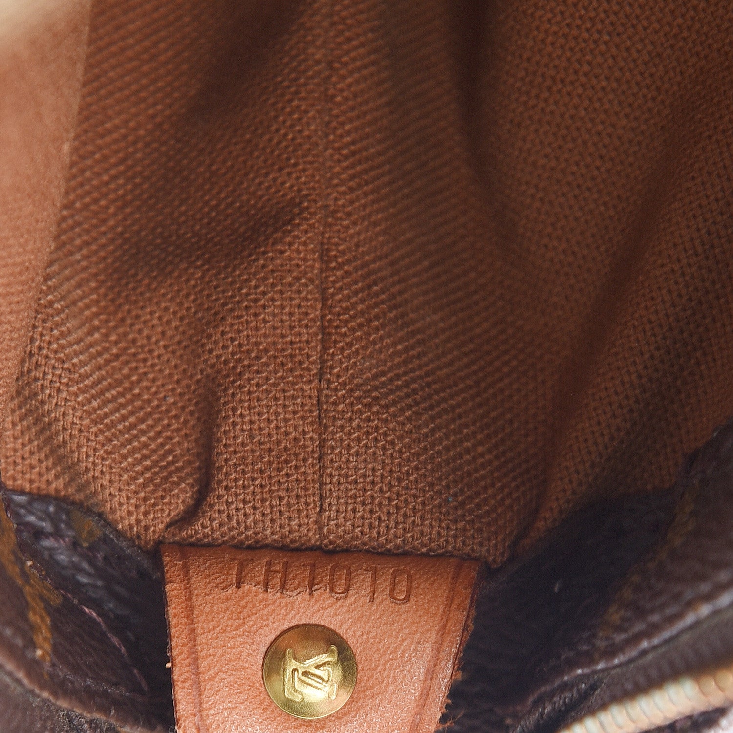 Louis Vuitton Monogram Cabas Mezzo 6 of 17