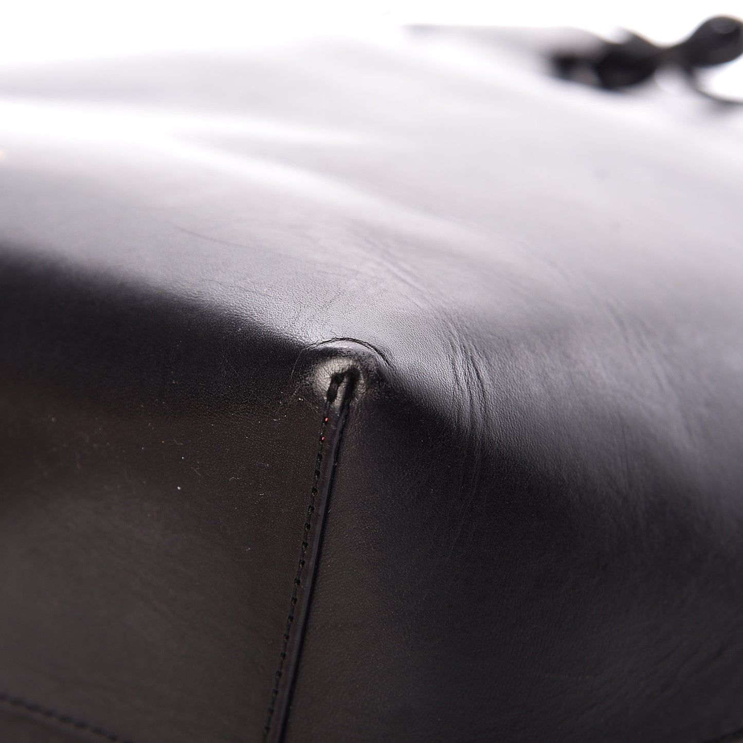 Vegetable Tanned Calfskin Bucket Bag Black Flamma