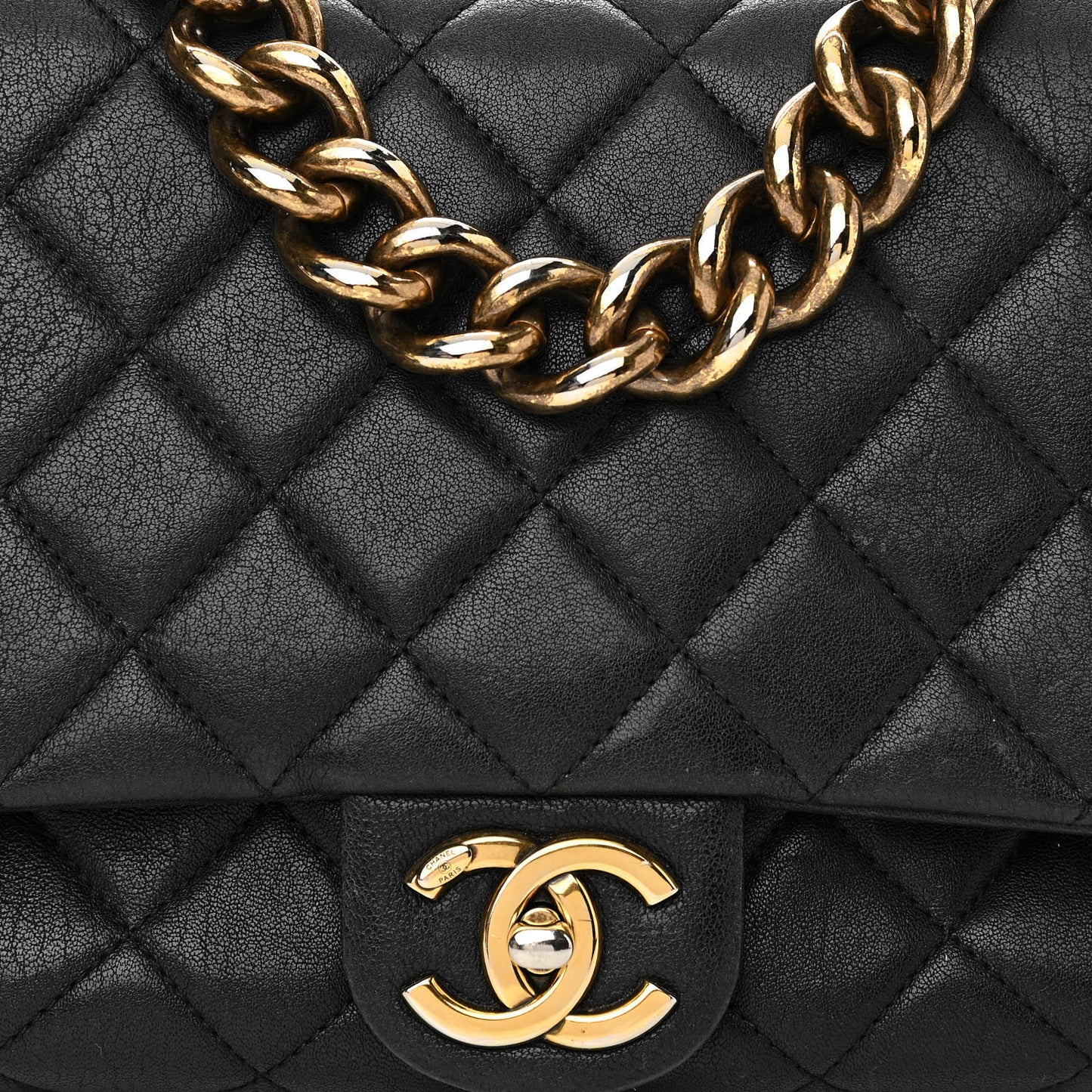 Shiny Sheepskin Quilted Large Trapezio Flap Black