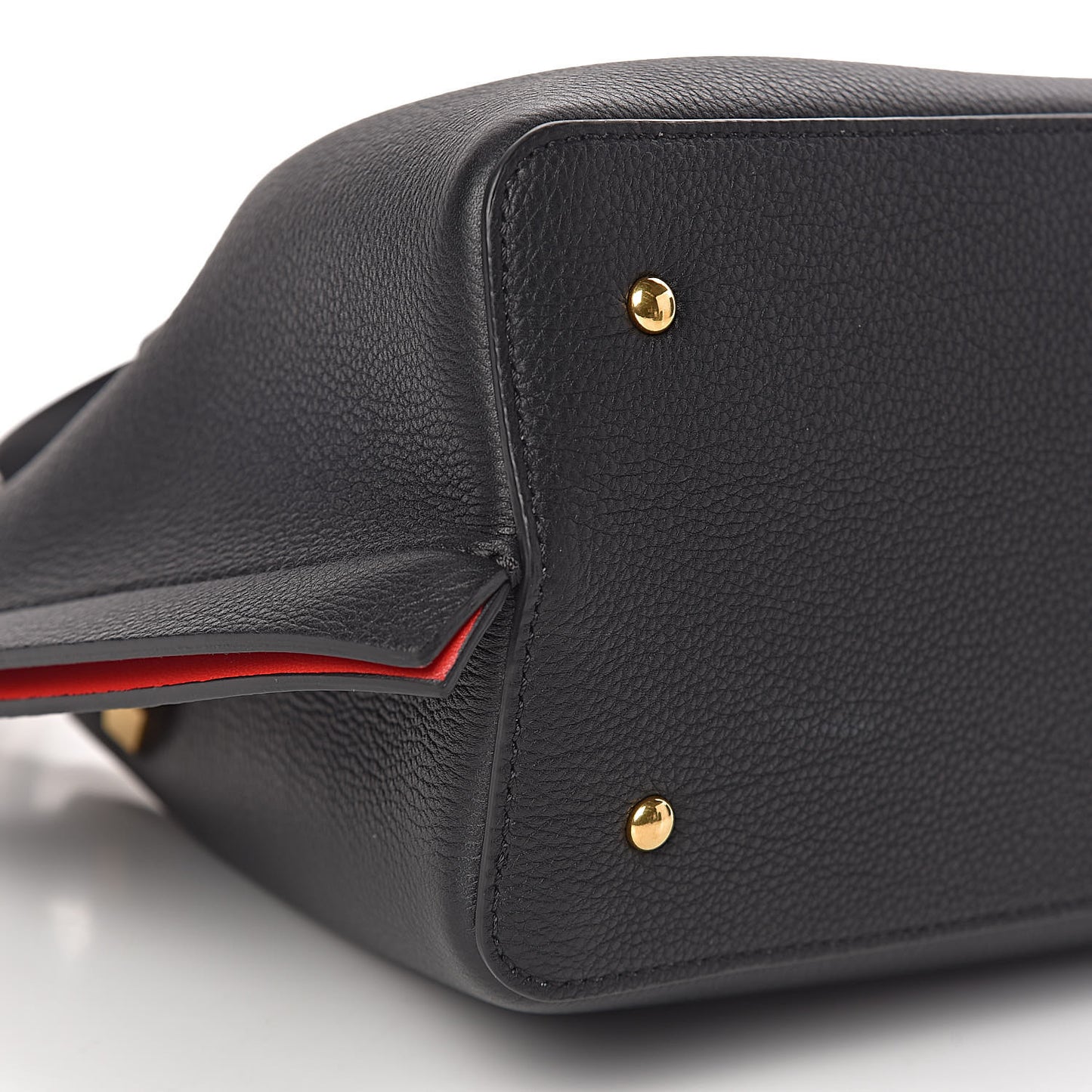 Grainy Calfskin Small VLogo Escape Shopper Black