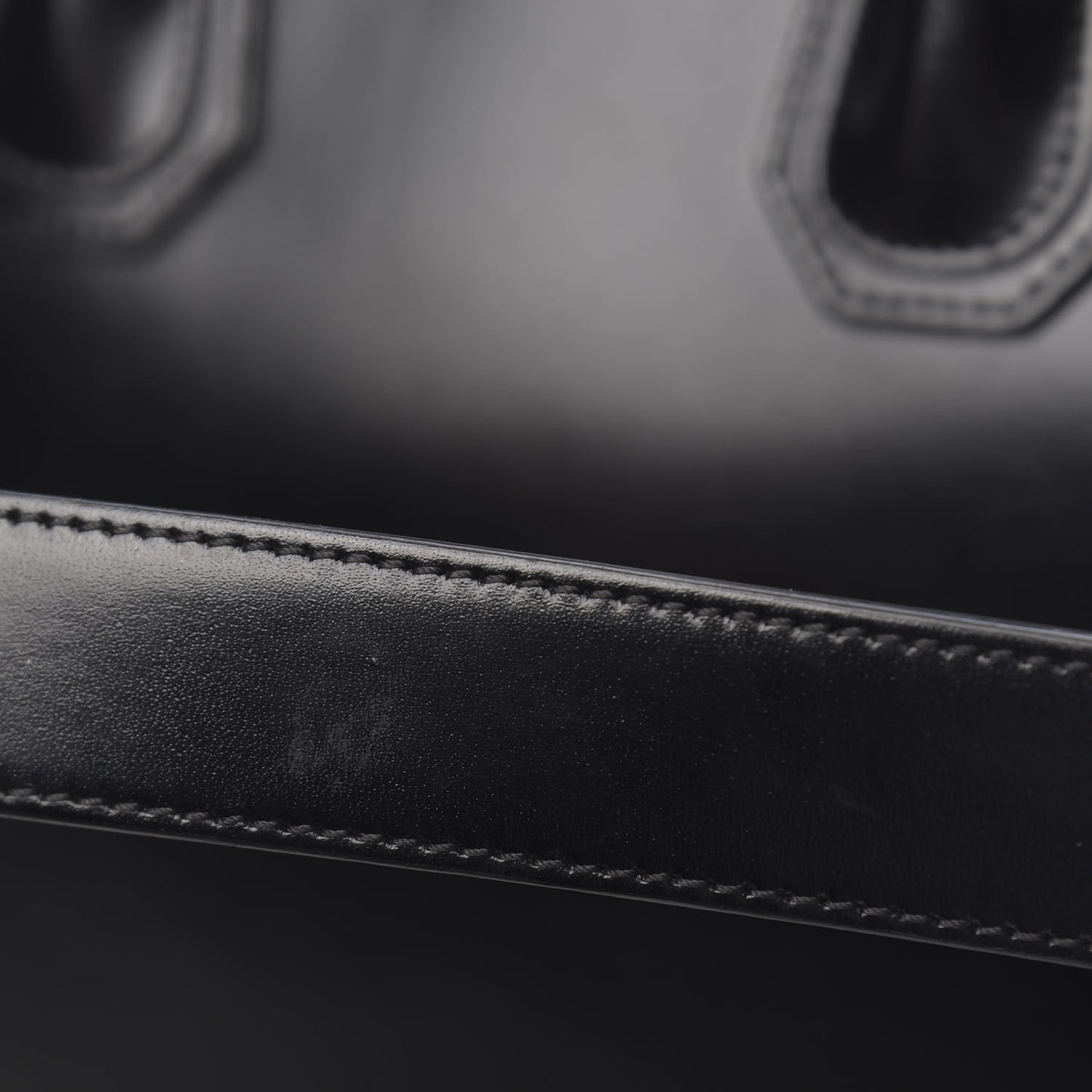 Shiny Lord Calfskin Medium Antigona Black