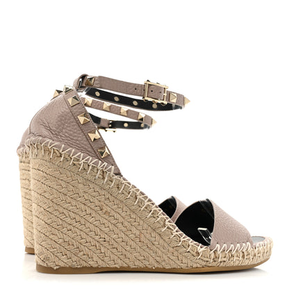 Valentino Garavani Grained Calfskin Rockstud Ankle Strap Espadrille 15/105mm Wedge Sandals 40 Poudre Natural 4 of 9
