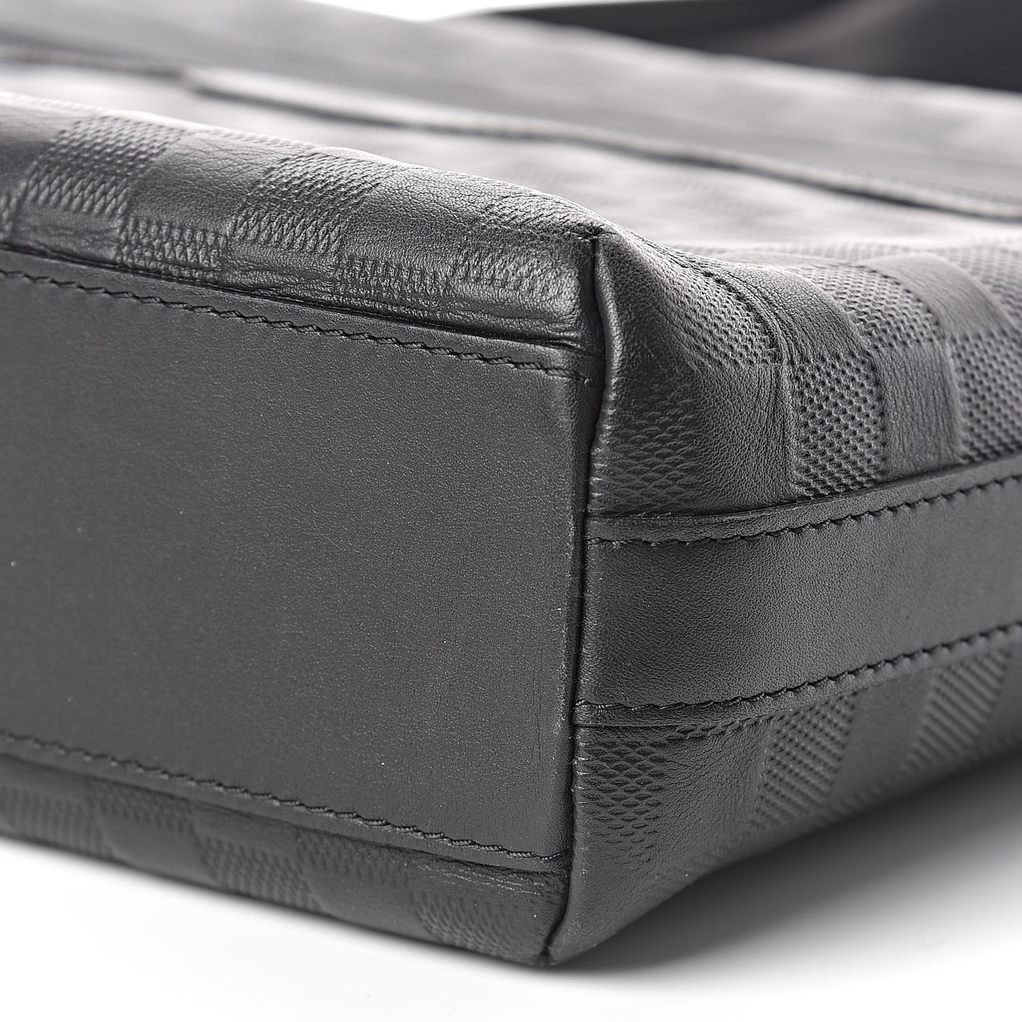 Damier Infini Calypso MM Black