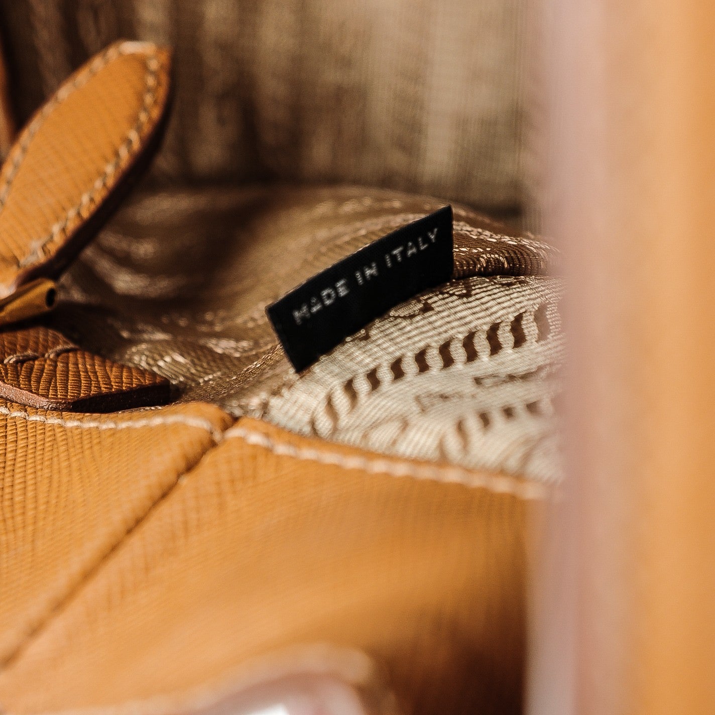 Saffiano Lux Parabole Tote Caramel