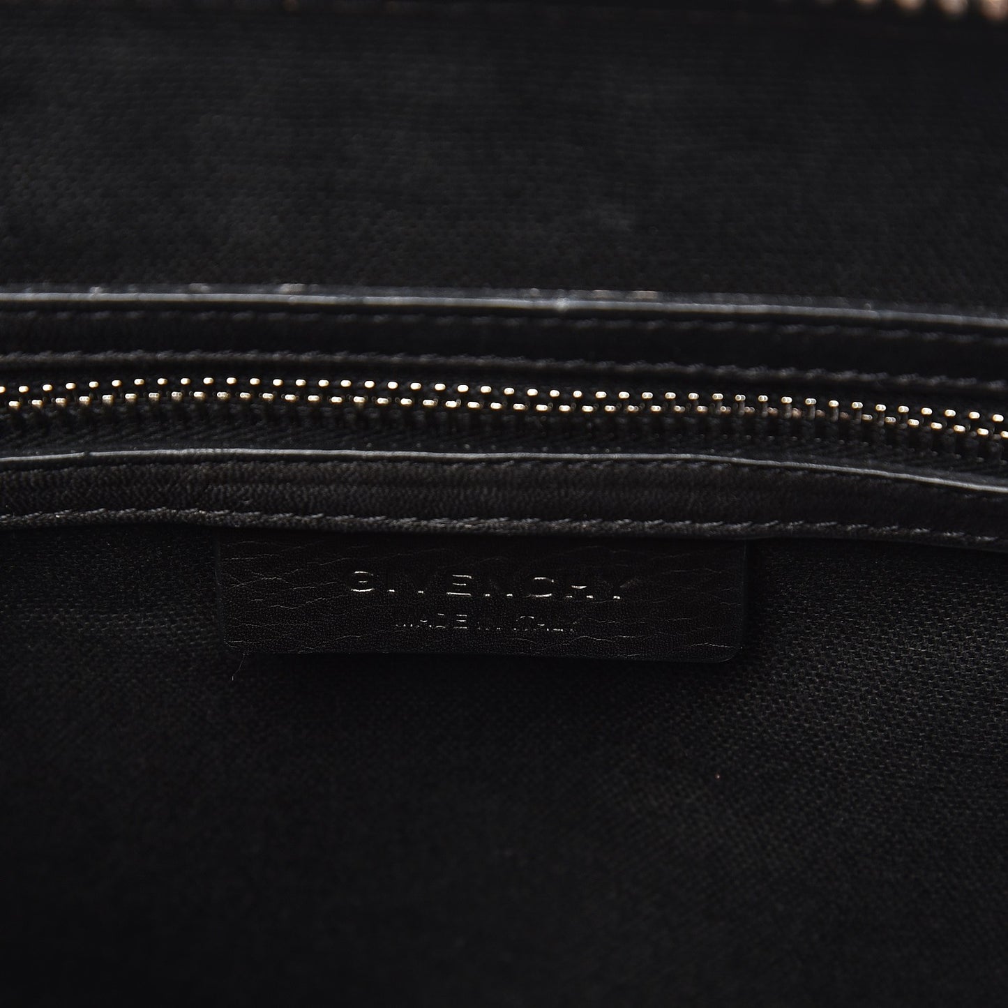 Calfskin Medium Silver Corners Antigona Black
