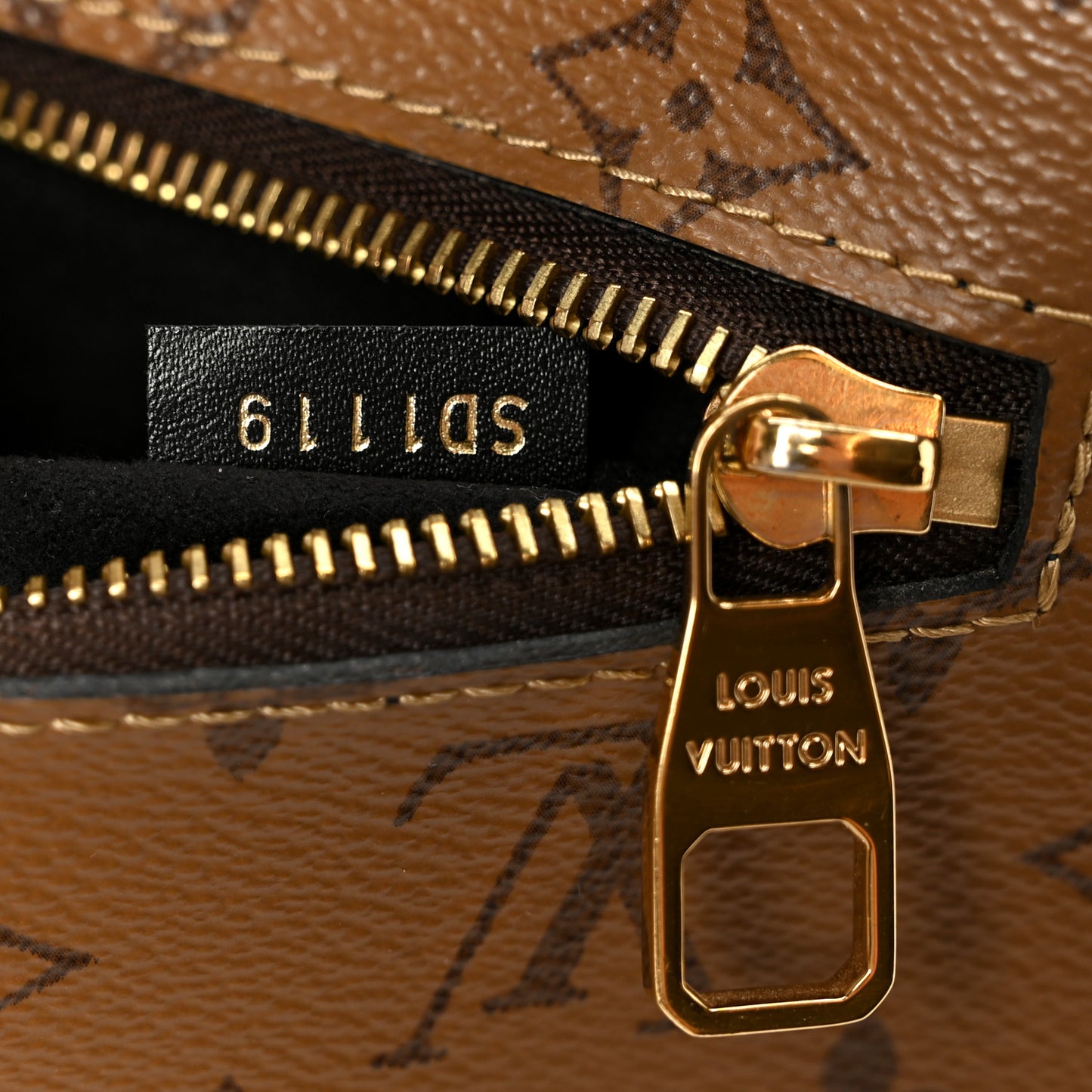 Reverse Monogram Pochette Metis