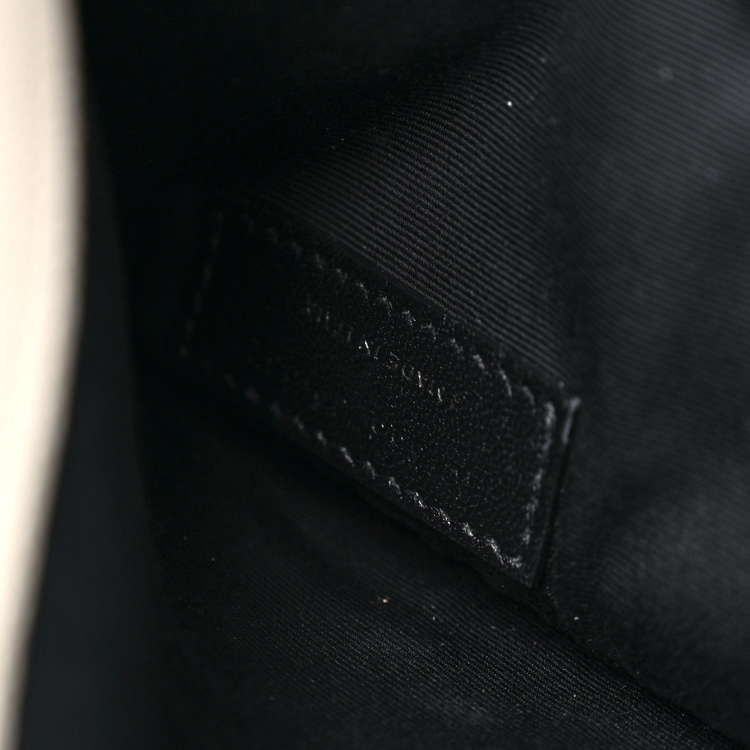 Saint Laurent Grain De Poudre Uptown Pouch Crema Soft 9 of 9