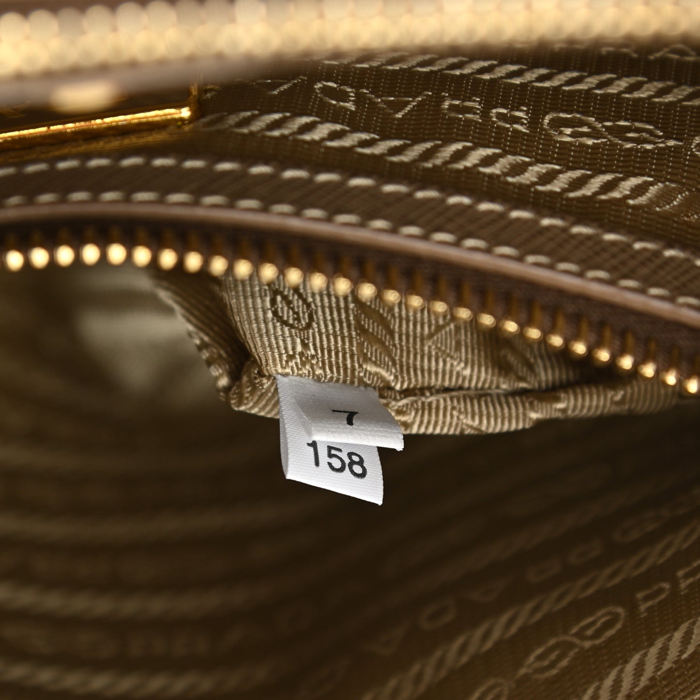 Saffiano Lux Medium Tote Cammeo