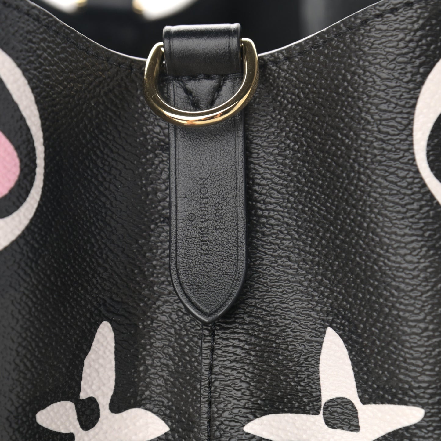 Monogram Giant Wild At Heart Neonoe MM Black
