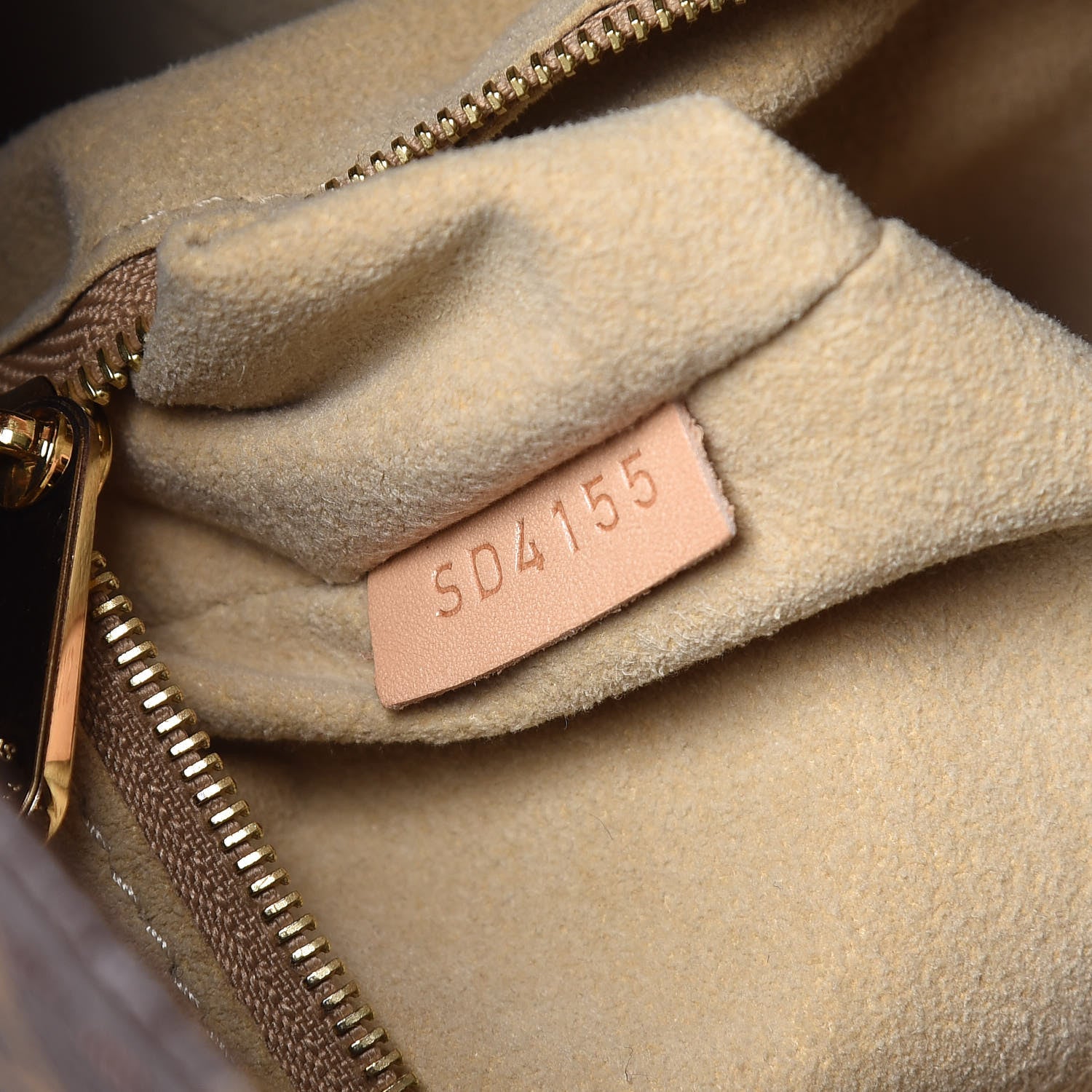 Louis Vuitton Monogram Artsy MM 9 of 12