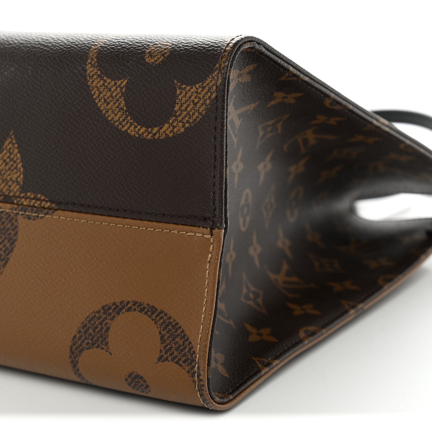 Reverse Monogram Giant Onthego MM
