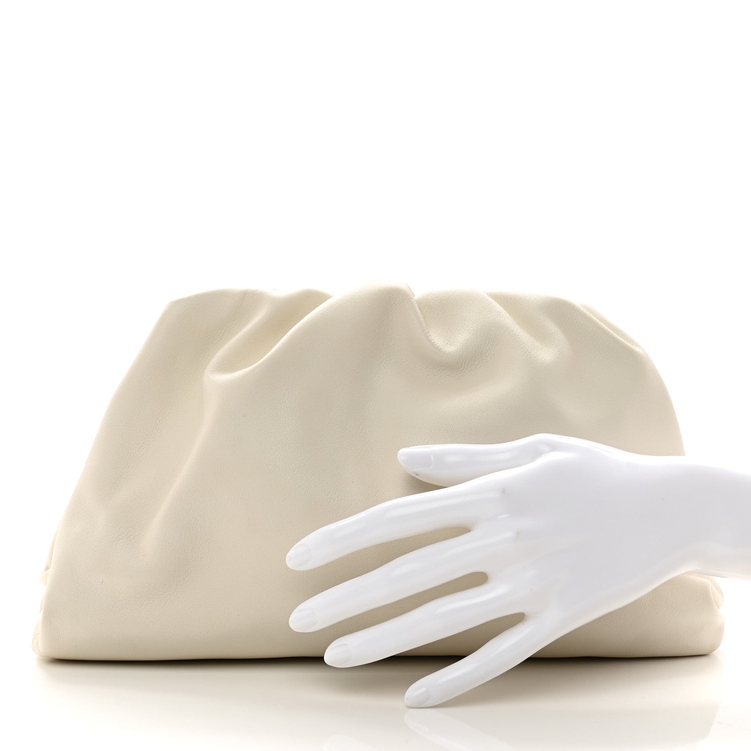 Bottega Veneta Smooth Butter Calf The Pouch Oversized Clutch Plaster 2 of 7