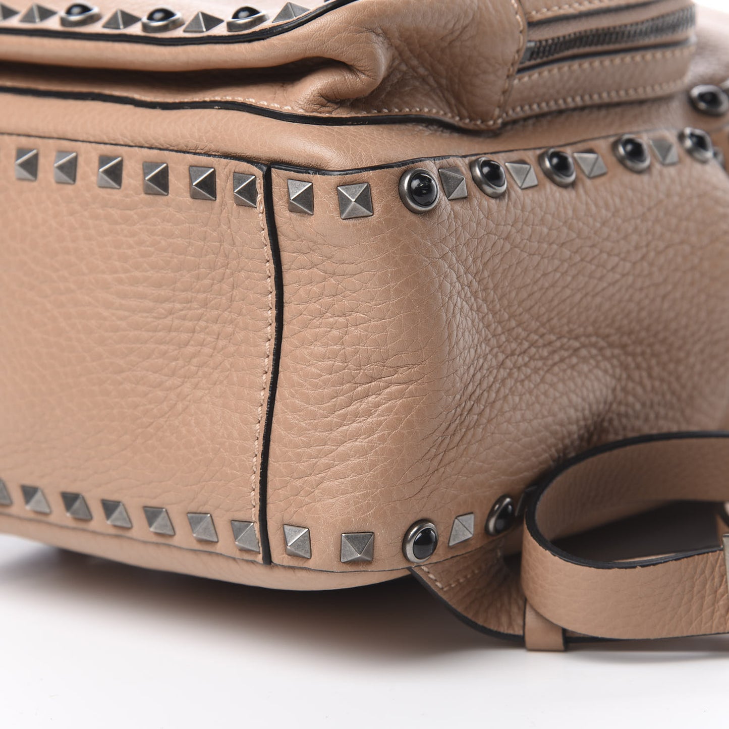 VALENTIN Pebbled Calfskin Medium Guitar Strap Rockstud Rolling Backpack Soft Noisette