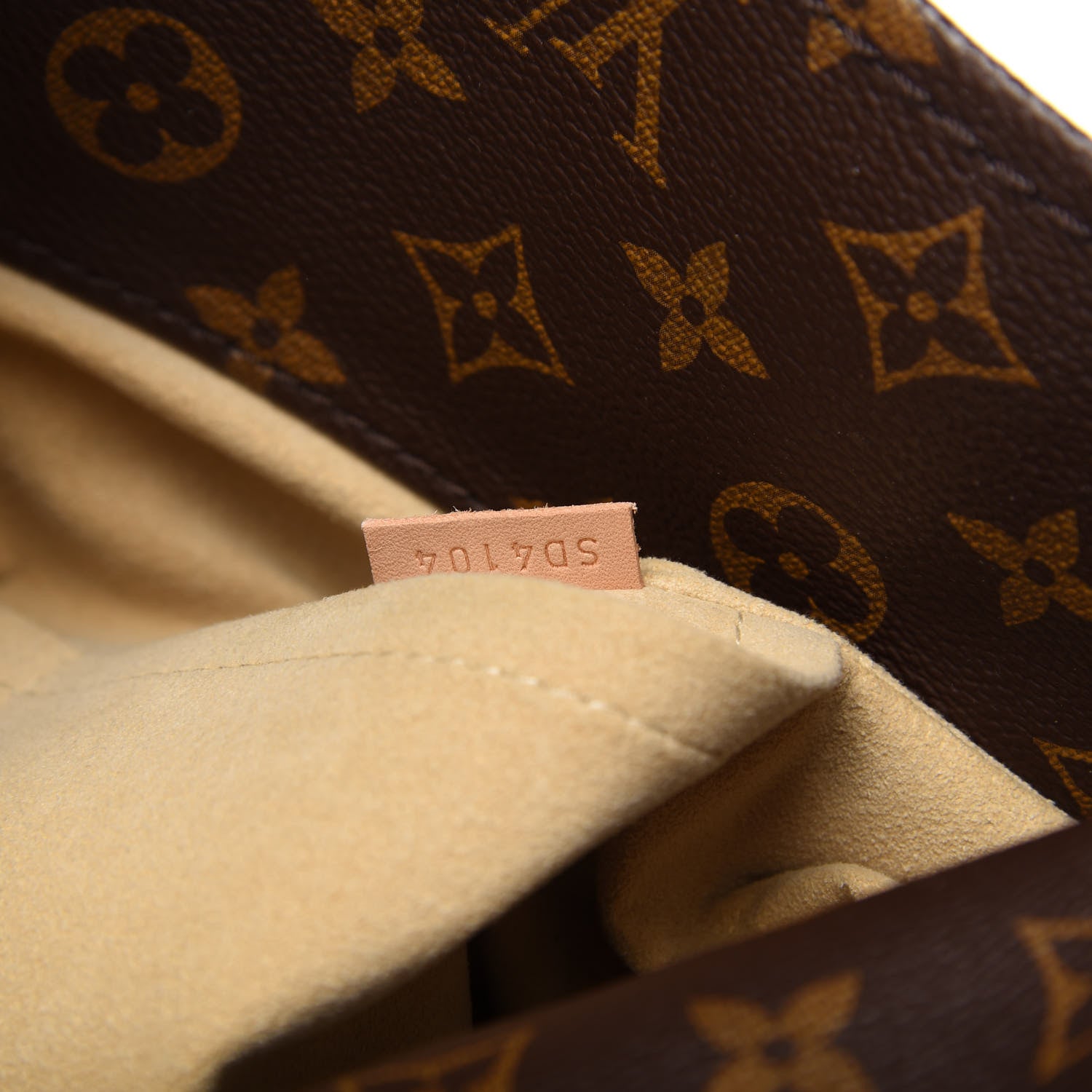 Louis Vuitton Monogram Artsy MM 9 of 10