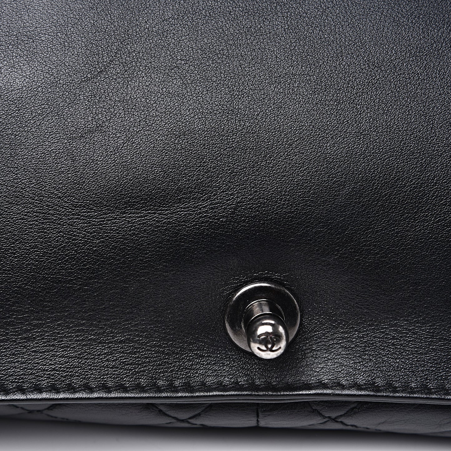 Calfskin Enchained XL Boy Flap Black