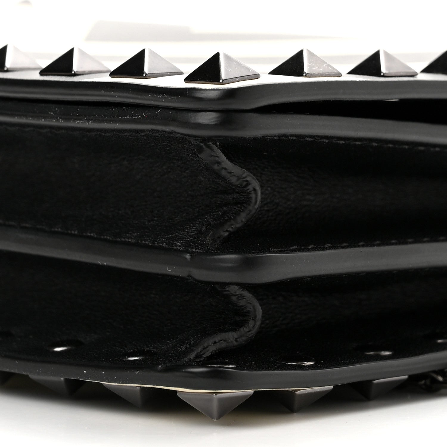 Valentino Garavani Vitello Chevron Rockstud Wallet on Chain Light Ivory Black 10 of 10