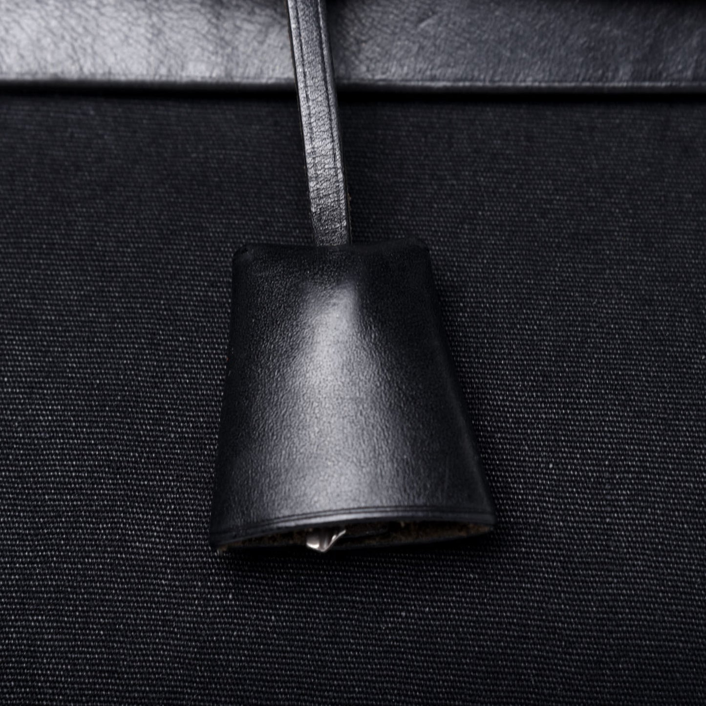 Toile Vache Calfskin Herbag 39 MM Black