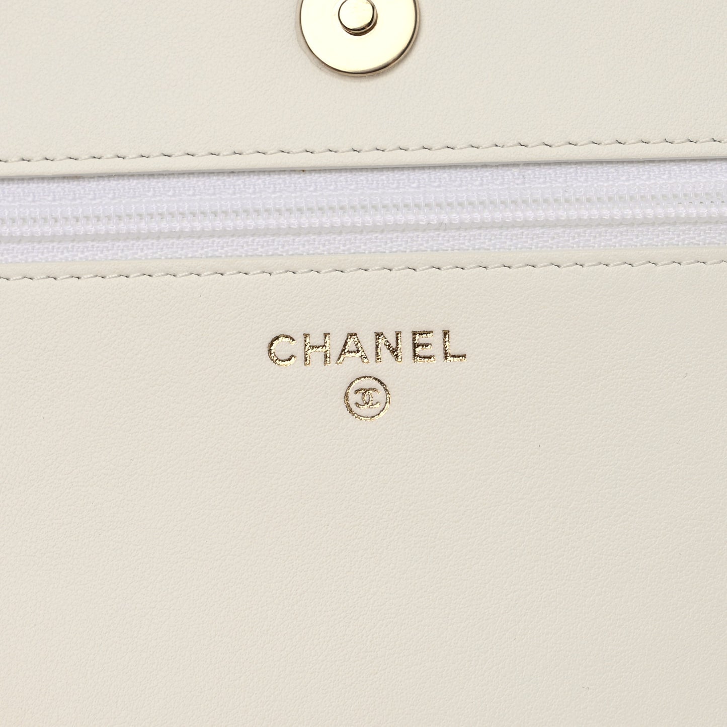 Caviar Quilted Boy Wallet On Chain WOC White