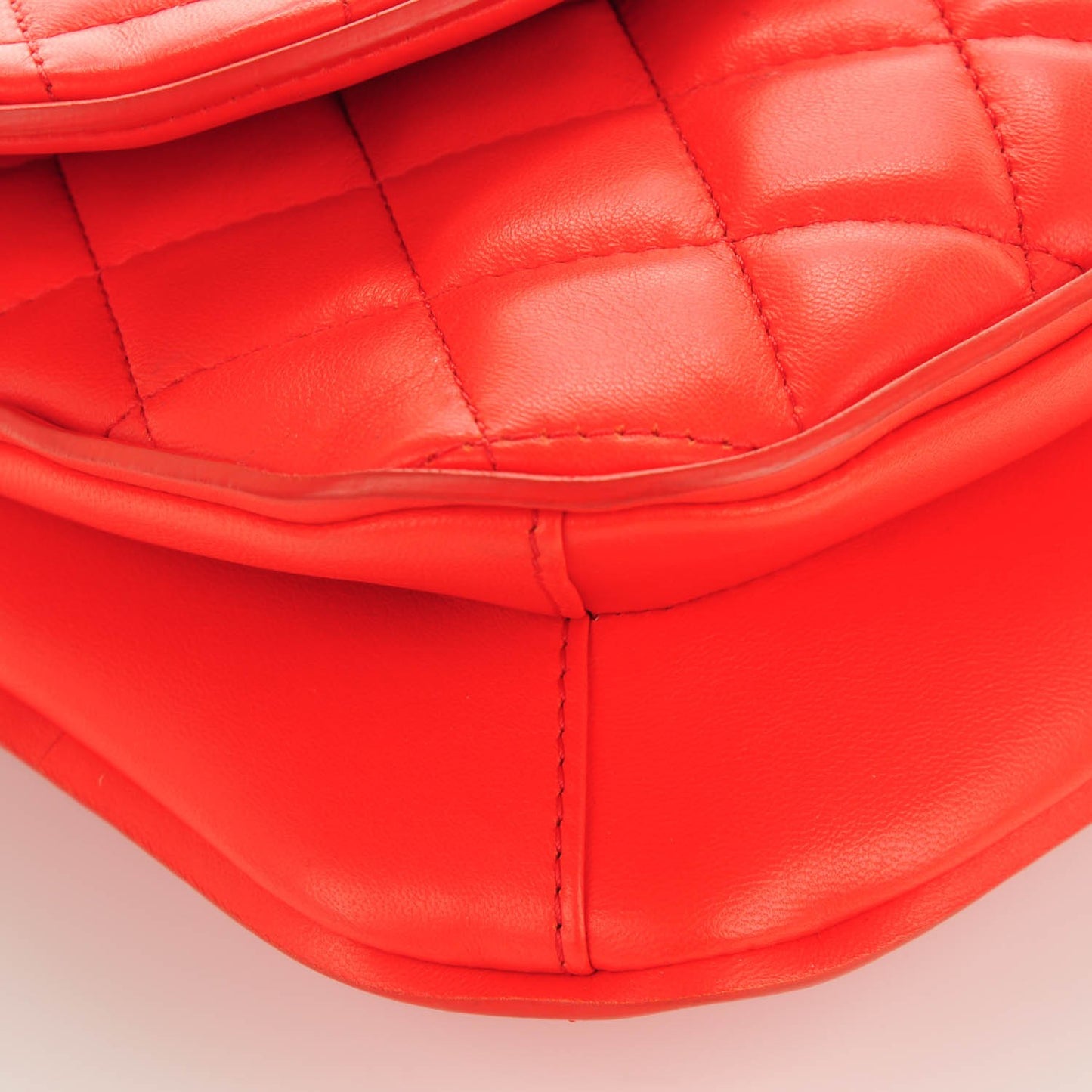 Lambskin Quilted Pagode Piping Flap Red