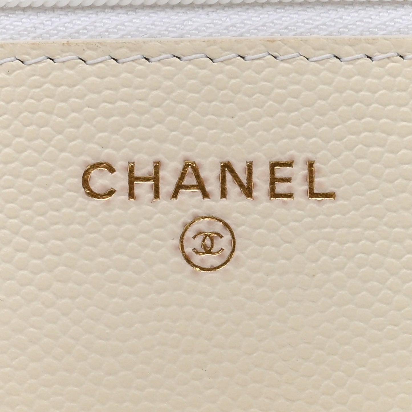 Caviar Quilted Wallet on Chain WOC White