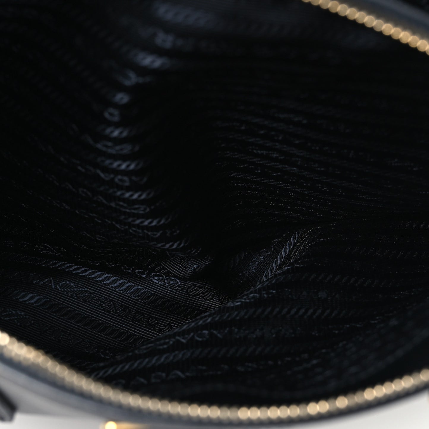 Saffiano Lux Medium Galleria Double Zip Tote Black