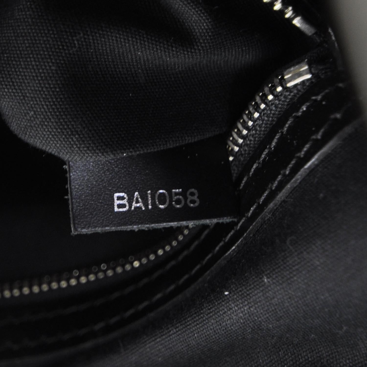 Louis Vuitton Epi Montaigne Sac Black 10 of 10