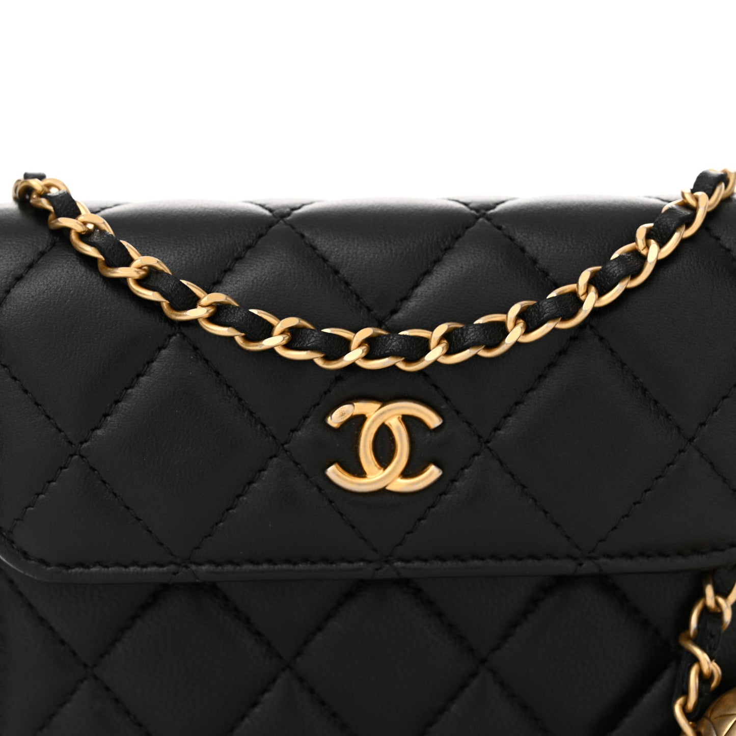 Lambskin Quilted Pearl Crush Clutch With Chain Black