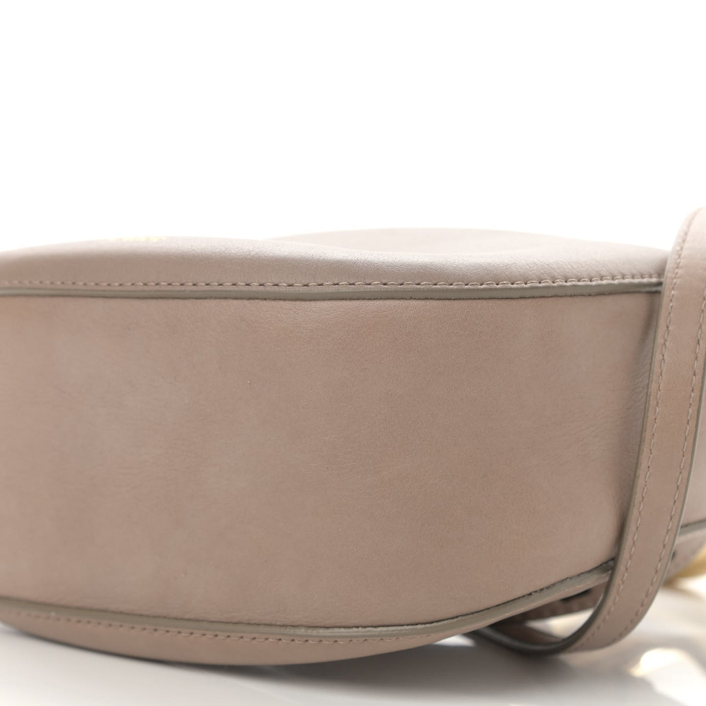 Small Grain Calfskin Kiss Bag Motty Grey
