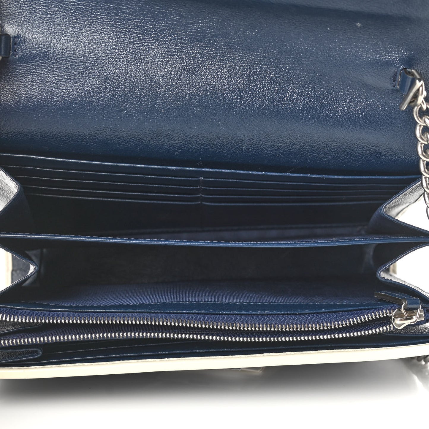 Vintage Effect Calfskin Matelasse Diagonal Torchon GG Marmont Chain Wallet Blue Agata Mystic White