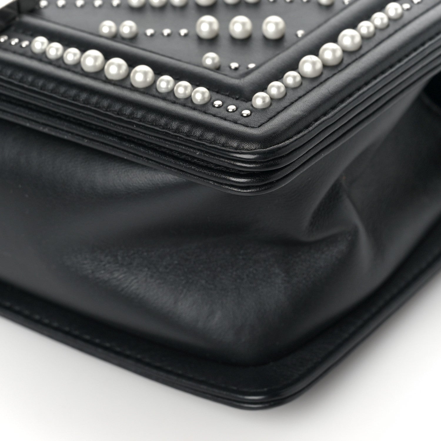 Chanel Calfskin Pearl Chevron Medium Boy Flap Black 9 of 10
