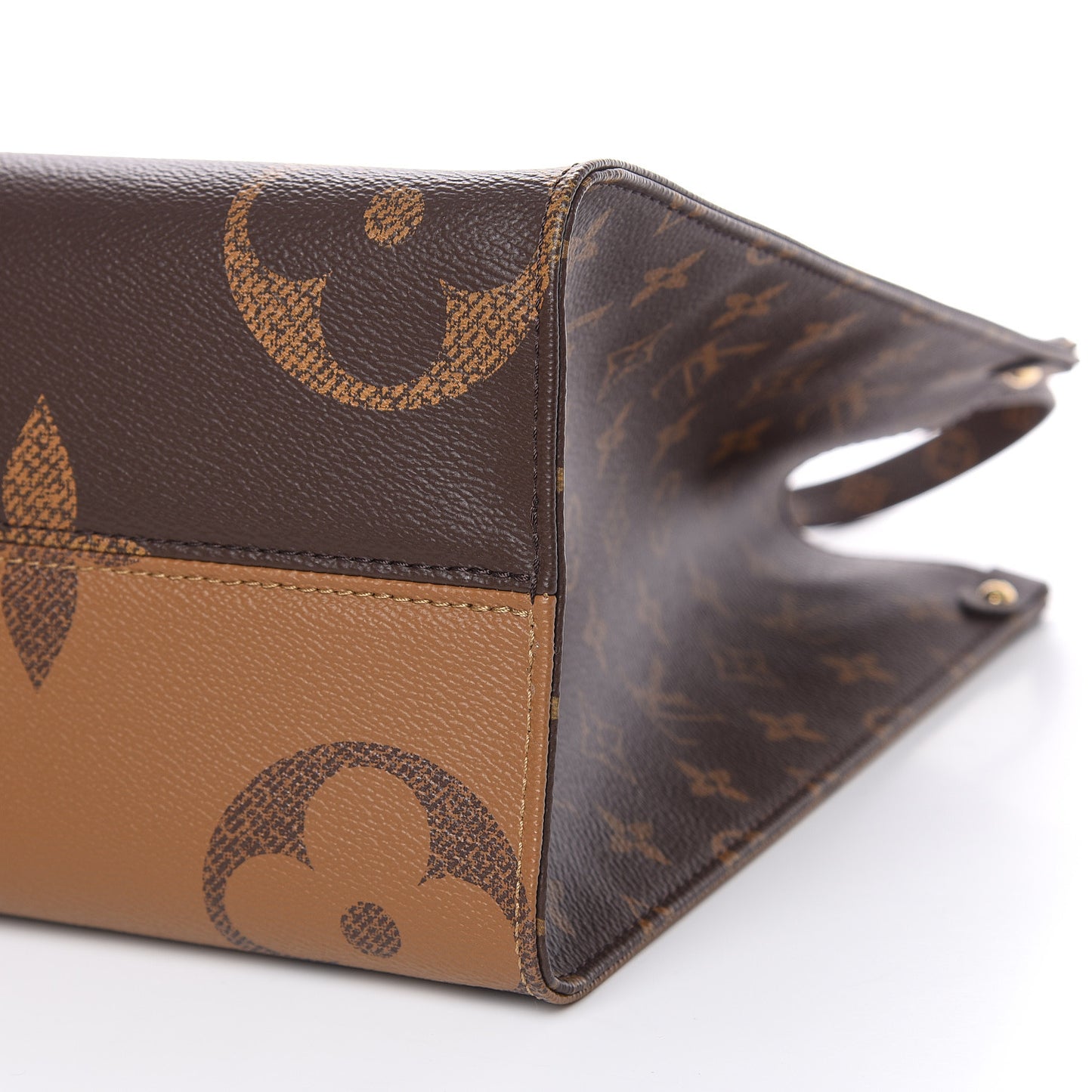 Reverse Monogram Giant Onthego MM