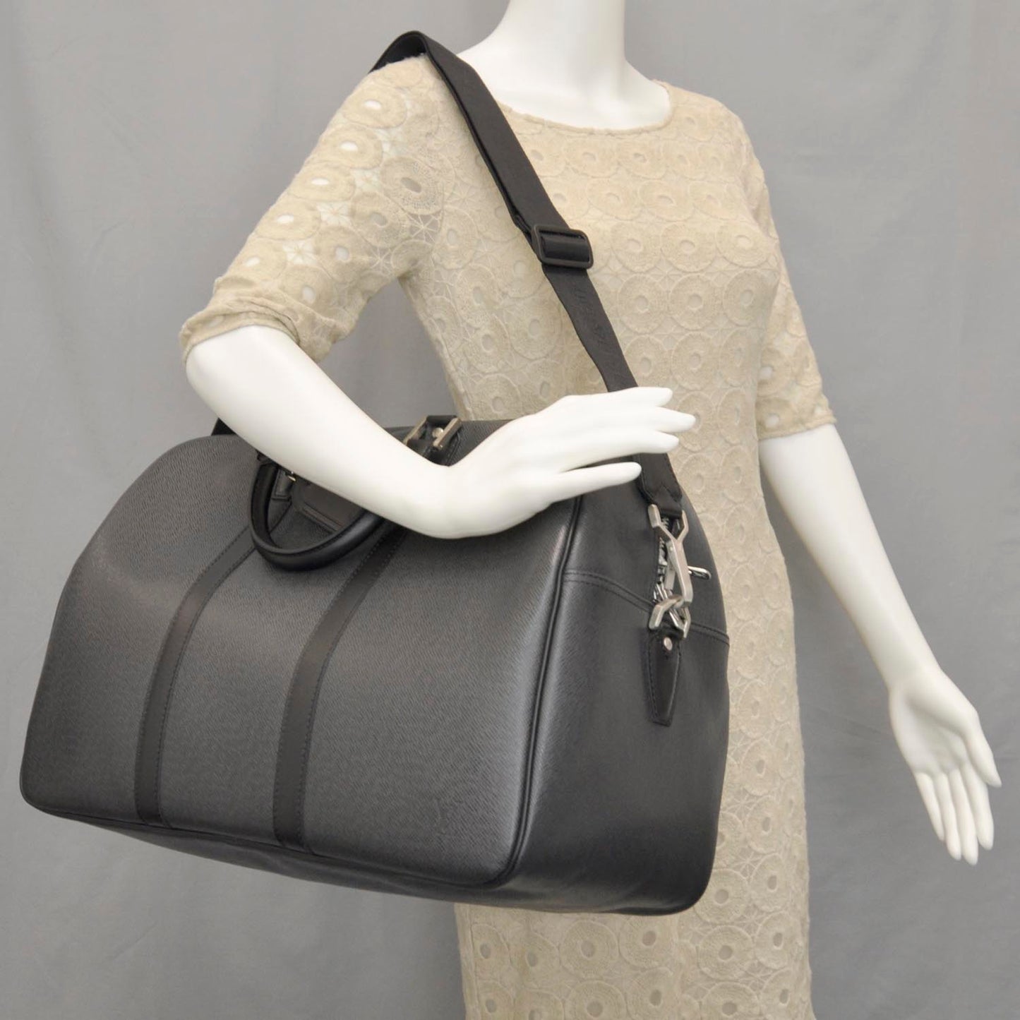 Taiga Kendall PM Bag Luggage Carryon Black