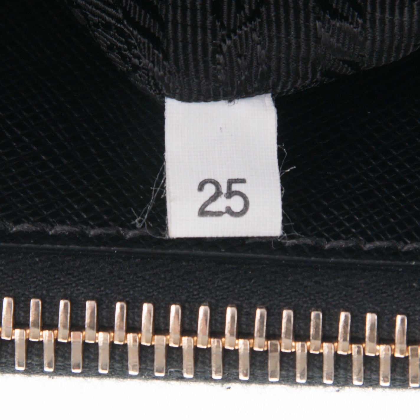 Saffiano Medium Galleria Double Zip Tote Black