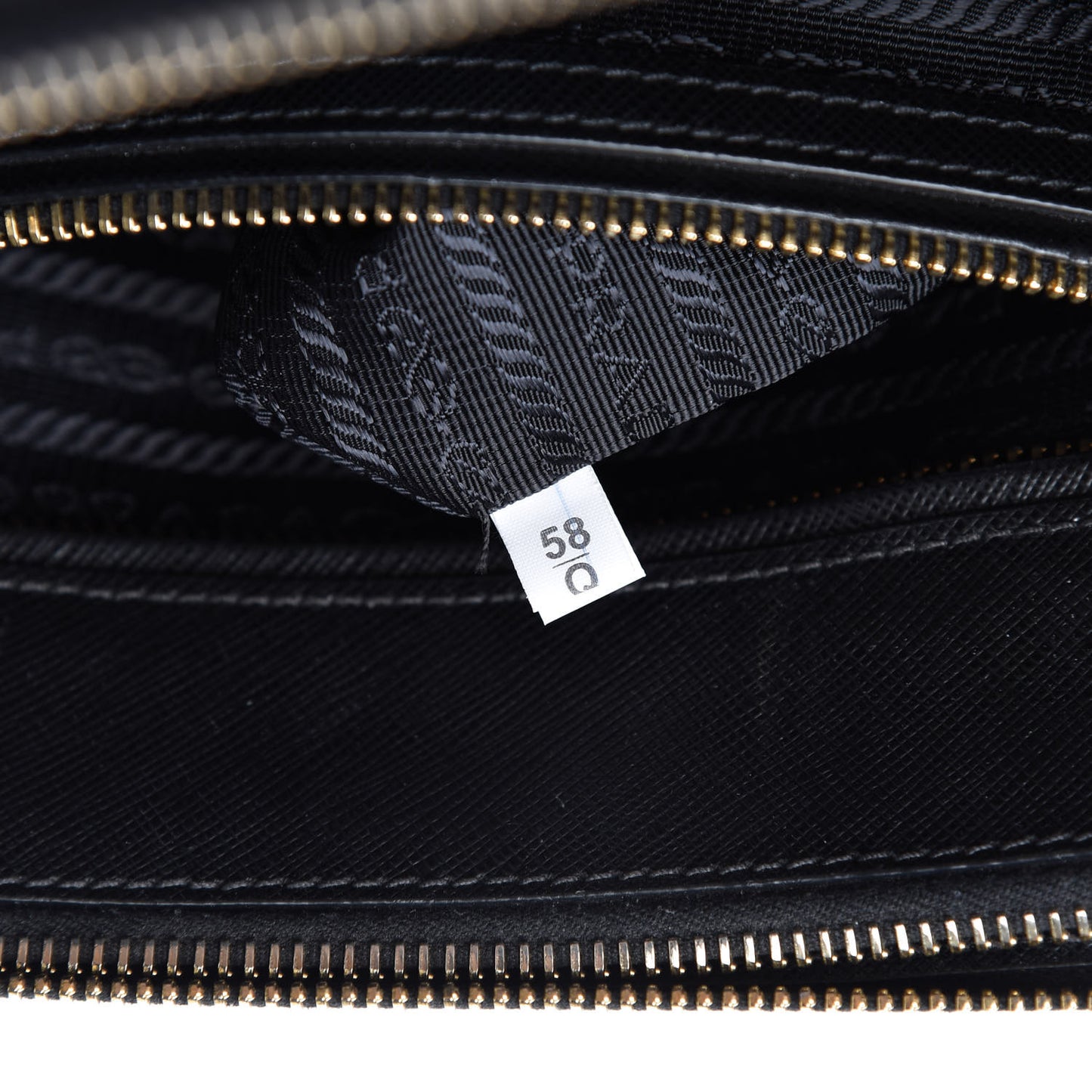 Saffiano Medium Galleria Double Zip Tote Black