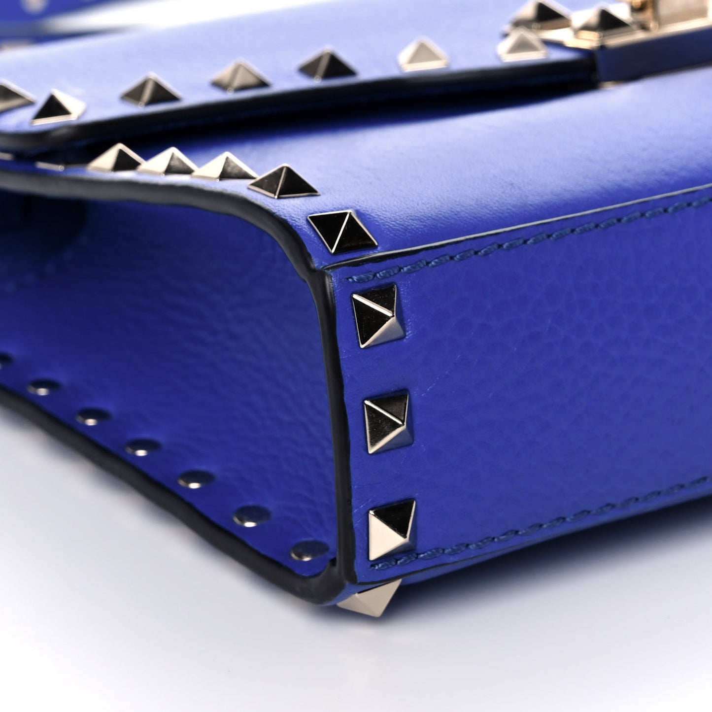 Pebbled Calfskin Medium Rockstud Flip Lock Crossbody Bag Acid Blue