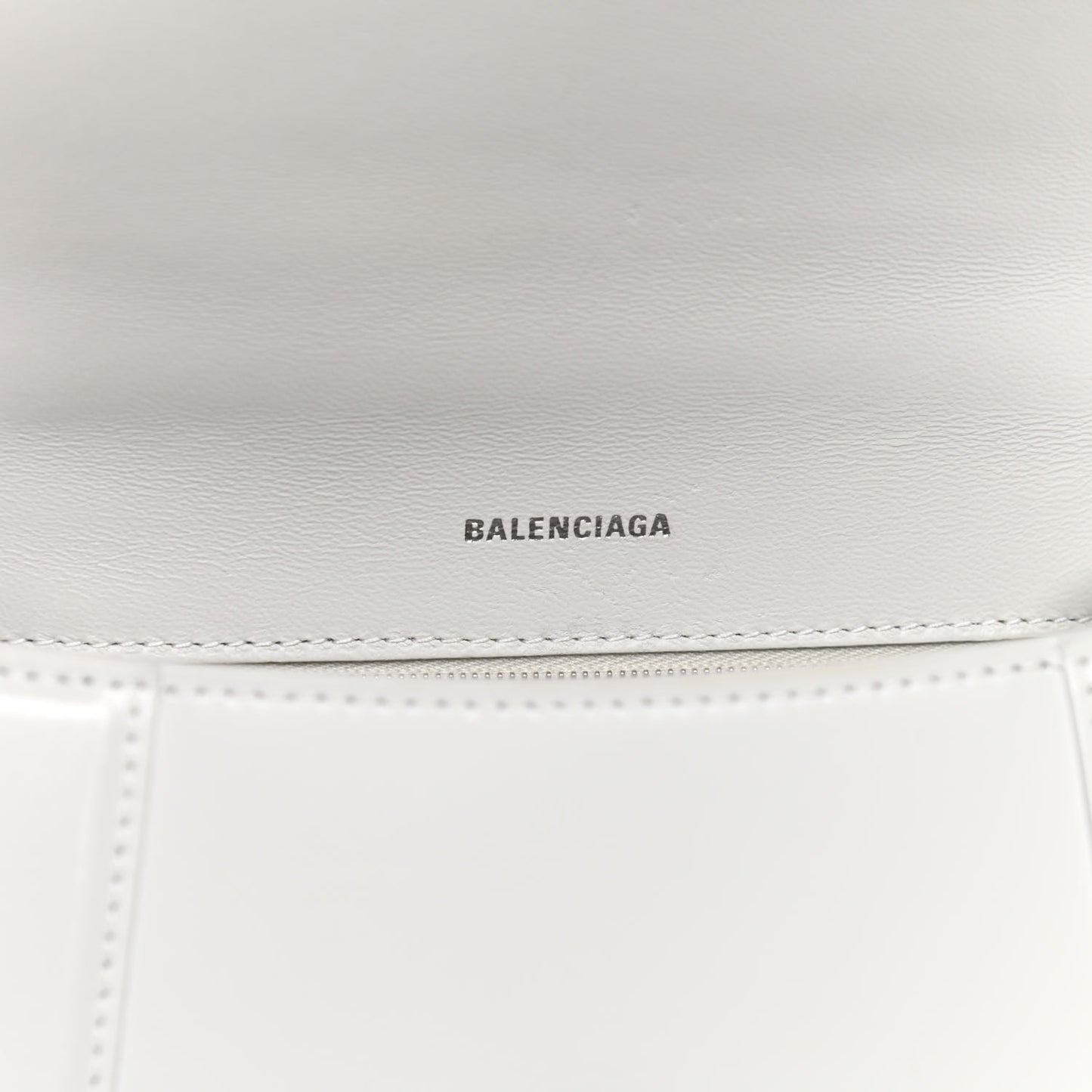 Shiny Box Calfskin Tonal B Small Hourglass Top Handle Bag White