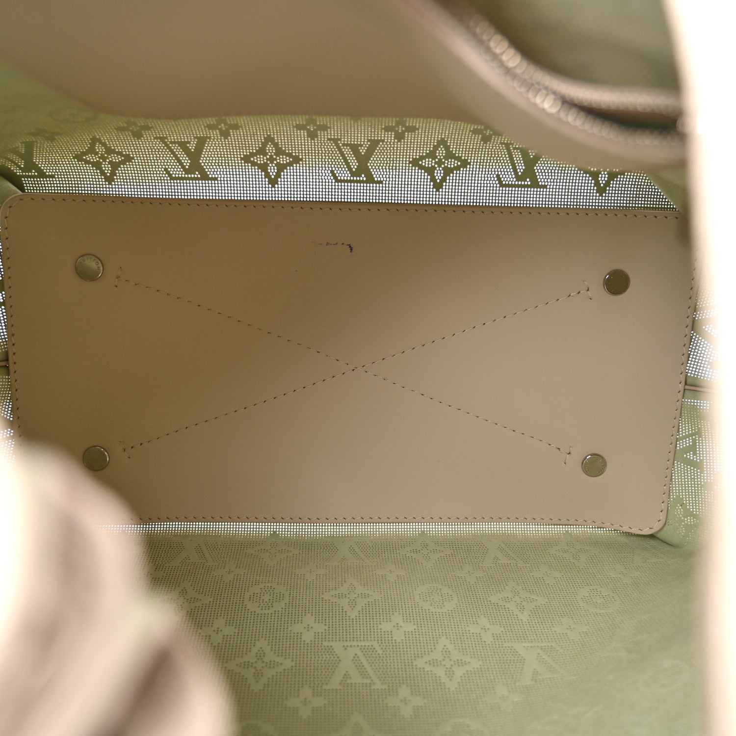 Louis Vuitton Reverse Mahina Carmel Hobo Quartz White Quartz White 5 of 10