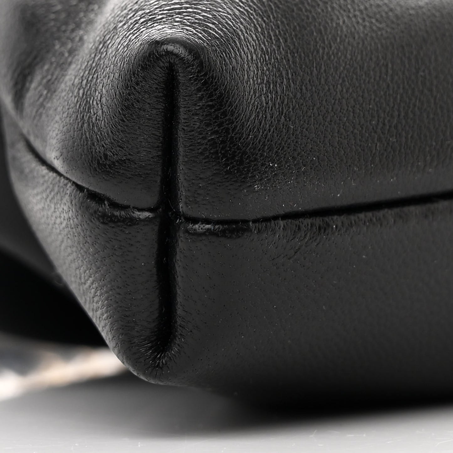 Shiny Lambskin Pearl Clutch With Chain Black