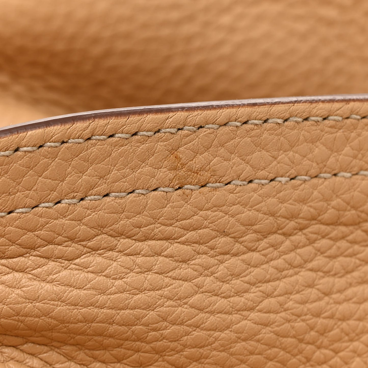 Vitello Daino Side Pocket Flap Hobo Sabbia